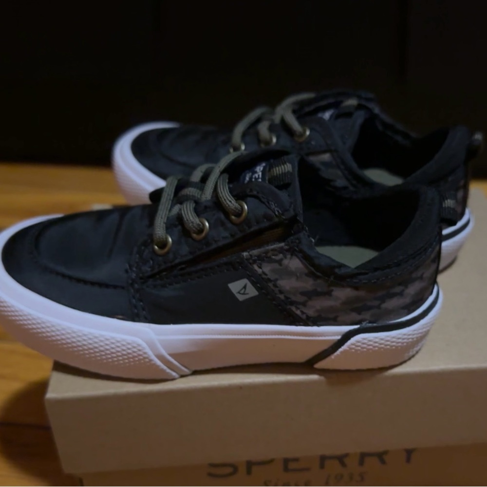 SPERRY toddler boy size 8. New with box. Black with a hint of camouflage